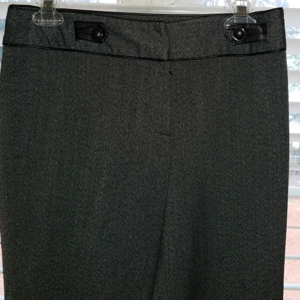 Size 4 ladies dress pants.